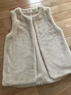 ノースリーブベスト クリーム色