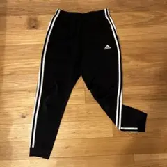 adidas ブラック トラックパンツ