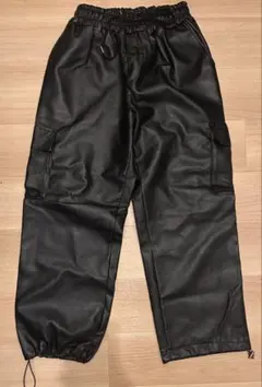フェイクレザーカーゴパンツ