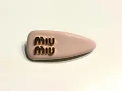 Miu Miu パテントレザーヘアクリップ ベージュのサムネイル