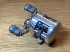 【年代もの中古】シマノ SHIMANO カルカッタCALCUTTA 100 右巻のサムネイル