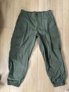 ユニクロ　カーゴパンツ オリーブグリーン サイドポケット付き　Sサイズ