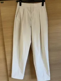 ユニクロセオリー　感動タックイージーパンツ