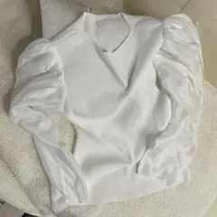 ホワイト パフスリーブ クルーネック ニット