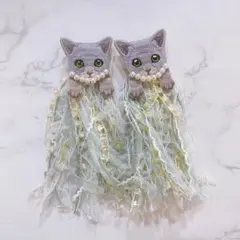 ピアス☆パール付き　グレー　猫　刺繍ワッペン　ハンドメイド　アクセサリー