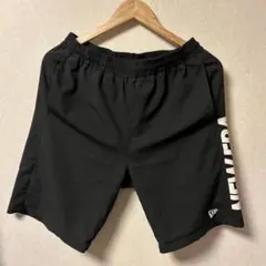 NEW ERA ブラック ショートパンツ MEDIUMのサムネイル