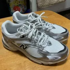 New Balance 725ホワイト/シルバー