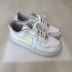 NIKE AIR FORCE 1 ホワイト×ライトイエロー