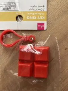 DAISO キーホルダー カラーブロック レッド　キーボード　ダイソーのサムネイル