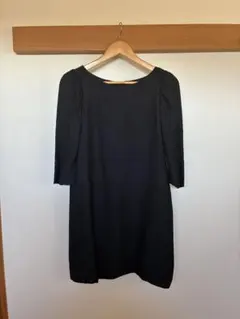 黒の七分袖Aラインワンピース