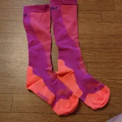 2XU コンプレッションソックス ピンクのサムネイル