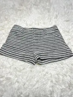 セシルマクビー　S　ツイード生地ショートパンツ　白黒グレー　ラメ入り　裏地あり