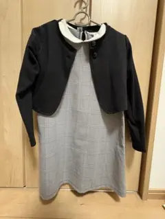 襟付きグレーと黒のチェックワンピース