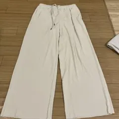 GU プリーツ ワイドパンツ アイボリー