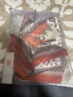 Yu Huang シルク花柄スカーフ