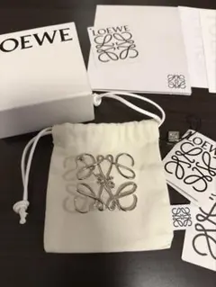 ロエベ 〚LOEWE〛 ブローチ 箱付き 2025年最新】ブローチ ロエベの人気アイテム - メルカリ