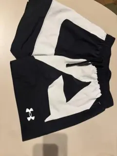 UNDER ARMOUR ショートパンツ ブラック ホワイトのサムネイル