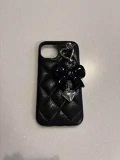 ブラックiPhoneケース 13/14用 キルティング ストラップ キーホルダー