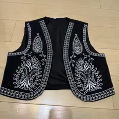 SHEIN 黒刺繍ベスト Mサイズ