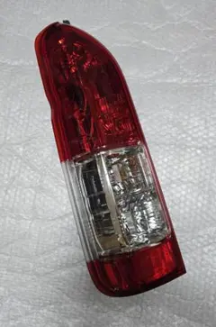 【新車外し・美品】ハイエース純正テールランプ・左側　№５１９ 新車外し・美品】ハイエース純正テールランプ・左側 №519 - メルカリ