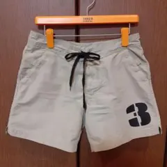 adidas ベージュ ショートパンツ L