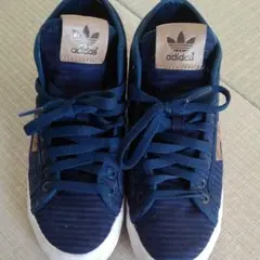 【値下げ中】アディダスインヒールスニーカー