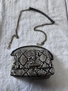 ヘビ柄ショルダーバッグ チェーンストラップ付き