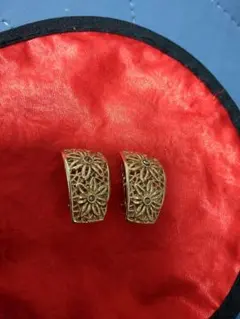 HANAE MORI 花模様 透かしデザイン イヤリング