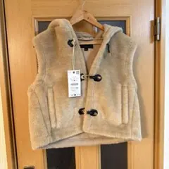 ZARAボア生地トグルボタンベスト