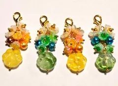 可愛いお花と肉球チャーム‪♡(黄色と緑)