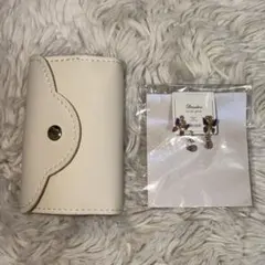 蝶のピアスのサムネイル