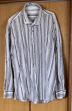 ストラップ白シャツ