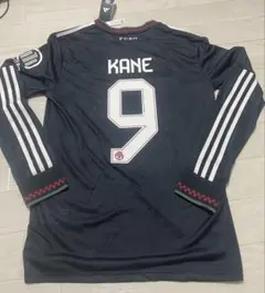 新品未使用 バイエルン KANE 9 長袖ユニフォーム Mサッカーユニフォーム