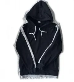 薄手 黒いフード付きパーカー