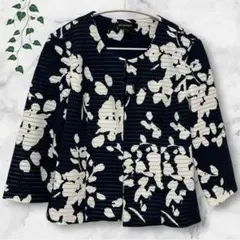 美品【M】総柄 ノーカラージャケット 紺 白 花柄 入園式 入学式 オフィスのサムネイル