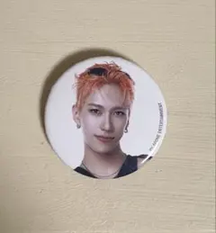 INI XQUARE カプセルトイ缶バッジ