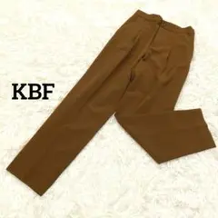 ケービーエフ　テーパードパンツ　スラックス　センタープレス　綺麗め　美脚　S