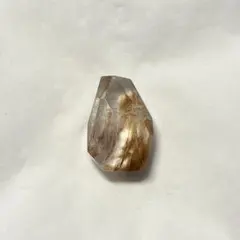 サゲニティッククォーツ　ラビットヘアルチル クォーツ　フリーフォーム