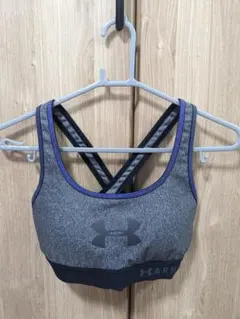 UNDER ARMOUR　スポーツブラ グレー