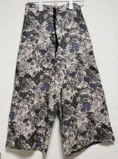 美品ビアズリー　リネン100%花柄バギーパンツのサムネイル