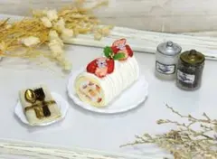 再販♡ミニチュアスイーツ♡クリスマスレアチーズモンブランロールケーキ♡樹脂粘土♡