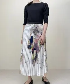 【美品】DOLLUPOOS アースマッププリントプリーツスカートのサムネイル