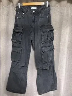 グレー カーゴパンツ