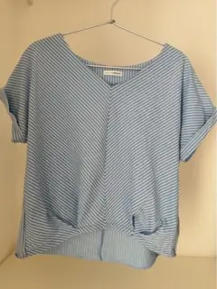 a.v.v 青と白のストライプ Vネック 半袖Tシャツ
