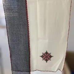 クリーニング済み　刺繍入りウールストール 大判 ホワイト・ブラック