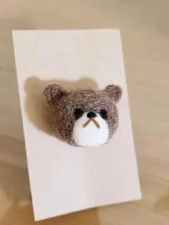 ハンドメイド　羊毛フェルト　クマのブローチ