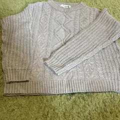 グレー ケーブルニットセーター
