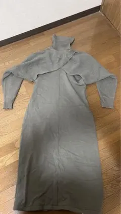 GU.グレー タートルネック ニットワンピース