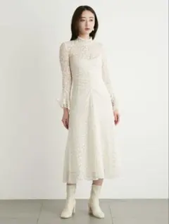 美品 LILY BROWN シュリンクレースギャザーリングワンピース 結婚式