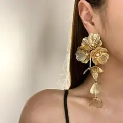 大ぶりお花ゴールドロングピアス/結婚式ウェディングブライダル小物前撮り